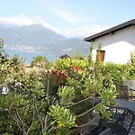 Balcone Fiorito Couette-café Menaggio