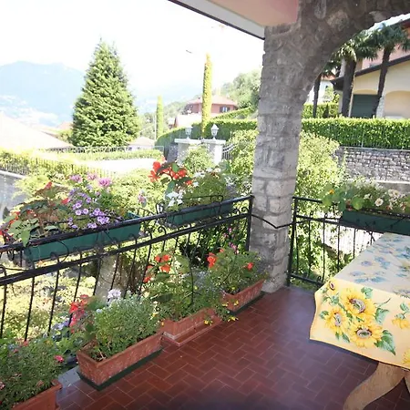 Balcone Fiorito 3* メナッジョ